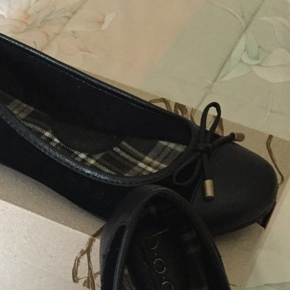 Adorable b o c ballet-style black flats with round bow toe - Picture 3 of 8